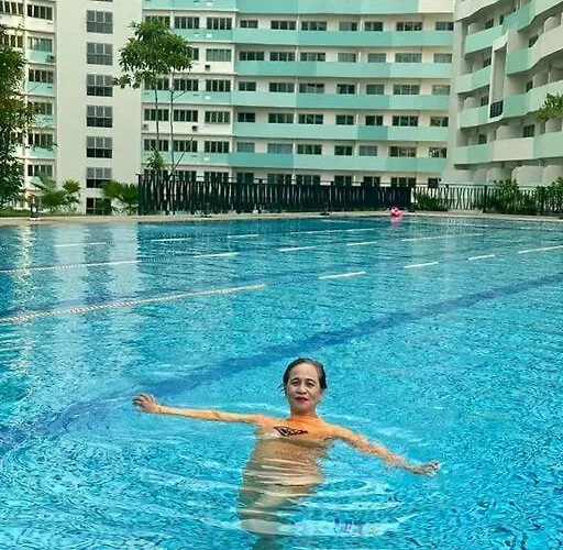 Cozy Penthouse I Wi-fi I Netflix L Pool Apartment Manila